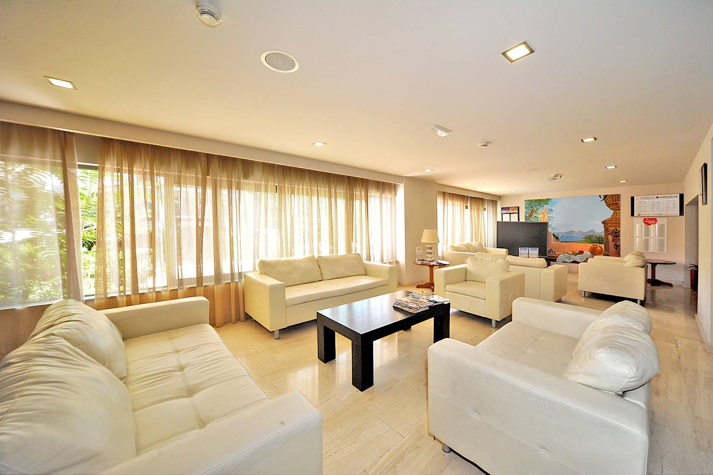 Saint-Constantin-Lobby-14