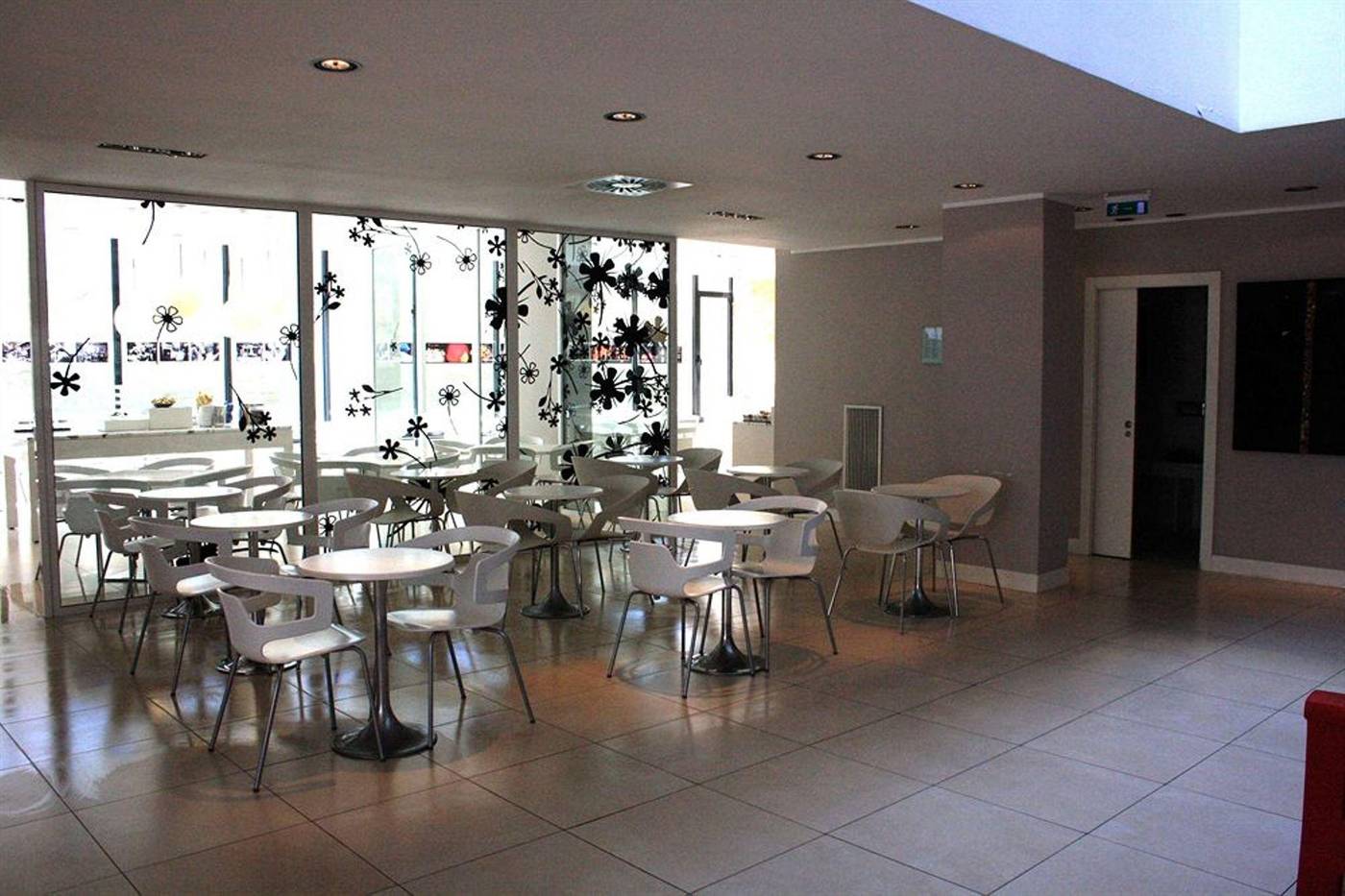 iH-Hotels-Milano-Watt-13-Bar-14