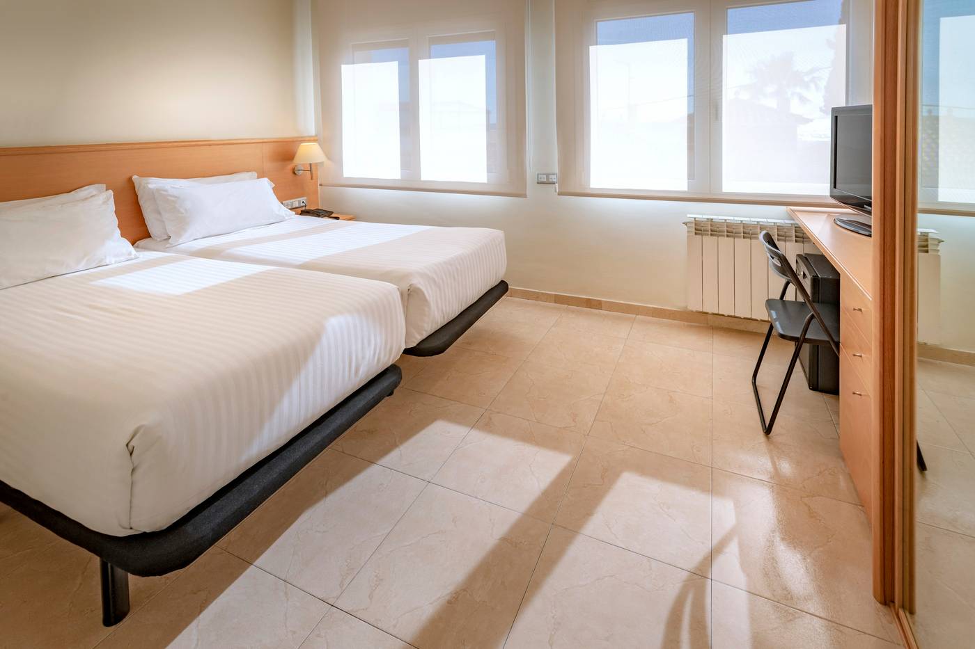 Apartamentos-Playa-De-Castelldefels-Room-23