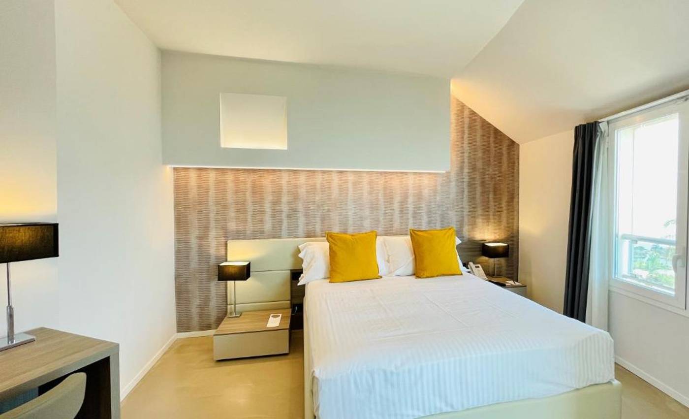 Grand-Hotel-Faraglioni-Room-8