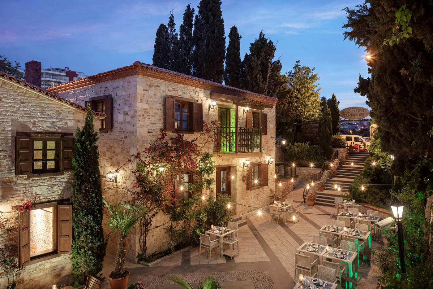 DoubleTree-by-Hilton-Kusadasi-Restaurant-4