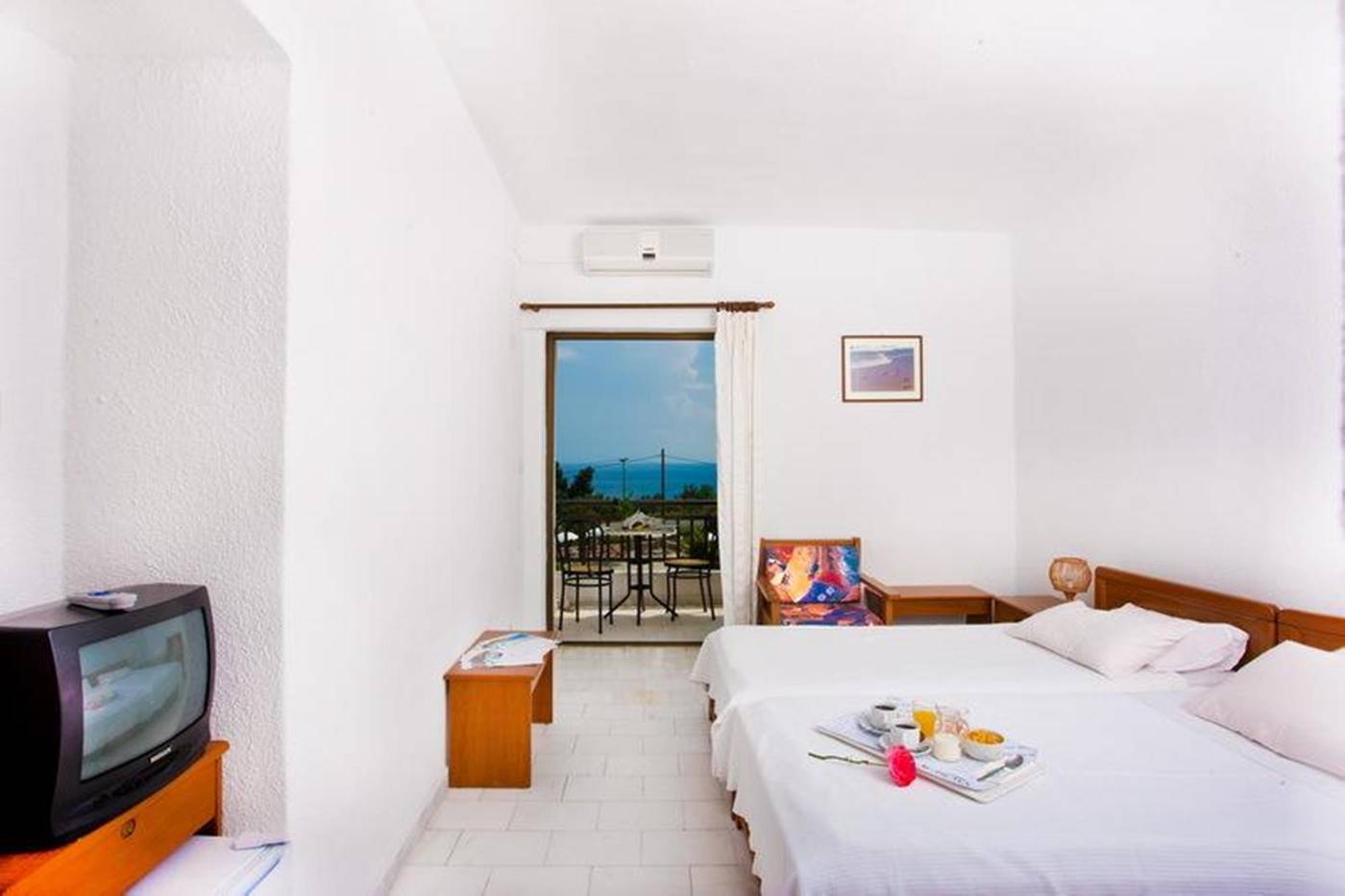 Pashos-Hotel-Room-12