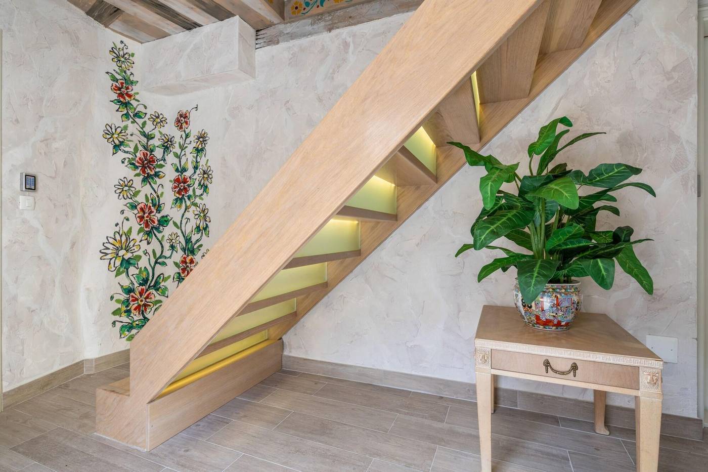 Historic-Plaza-Varos-Split-General-view-41