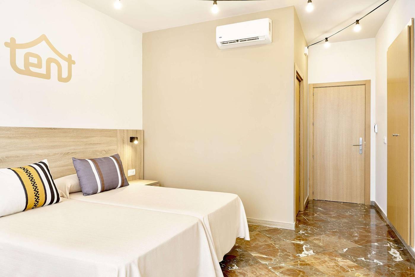 tent-Torremolinos-Room-17