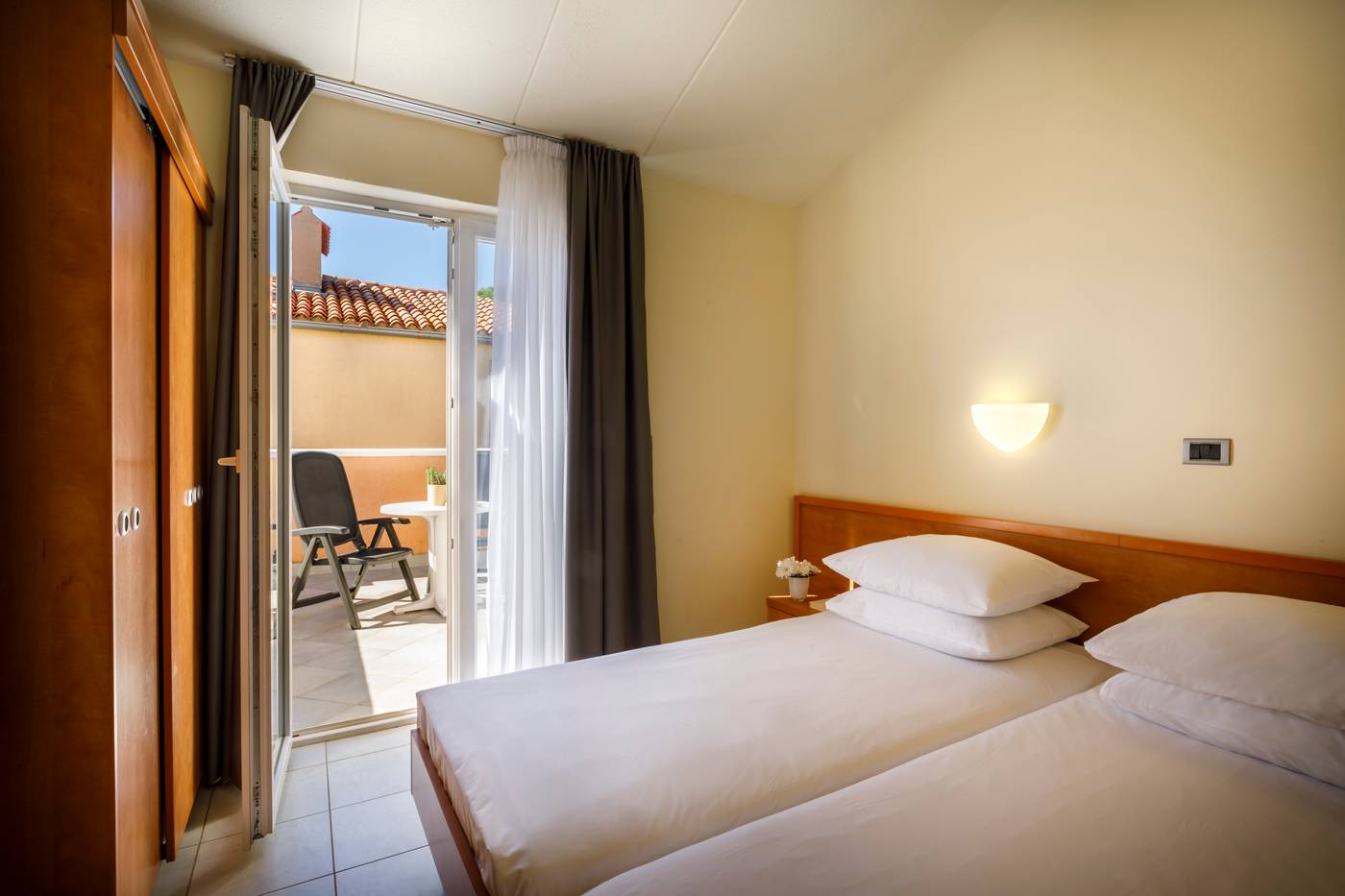 Maistra-Select-Amarin-Resort-Room-25