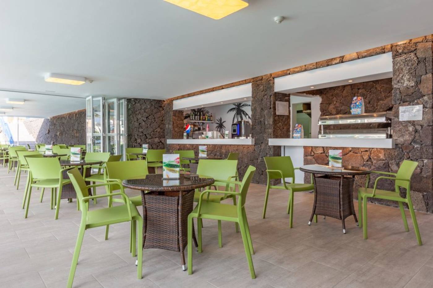 Ereza-Apartamentos-Los-Hibiscos-Bar-33