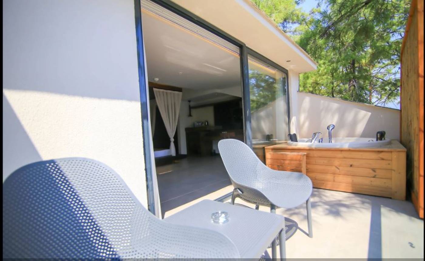 Orka-Lotus-Beach-Room-65