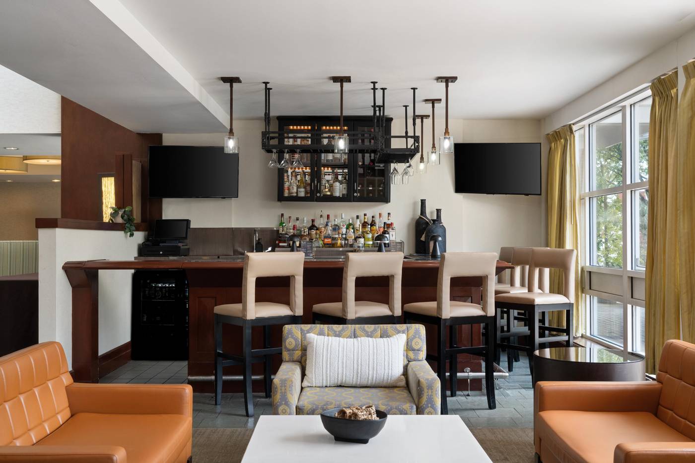 DoubleTree-by-Hilton-Hotel-Boston-Bayside-General-view-9