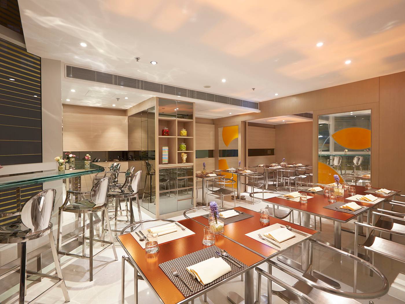 Le-Petit-Rosedale-Hotel-Hong-Kong-Restaurant-6