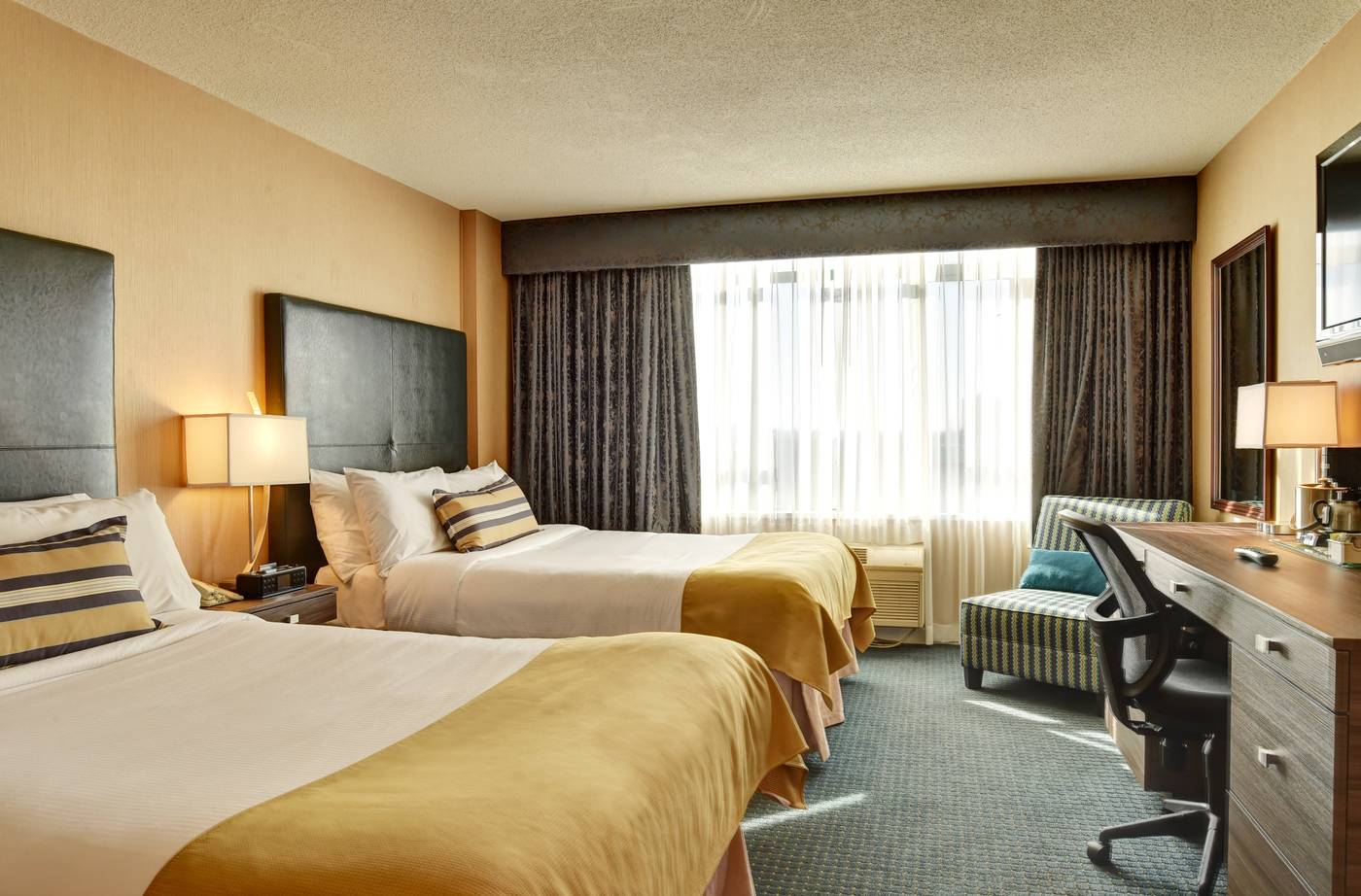 Executive-Plaza-Hotel-Conference-Centre-Coquitlam-BC-Room-23