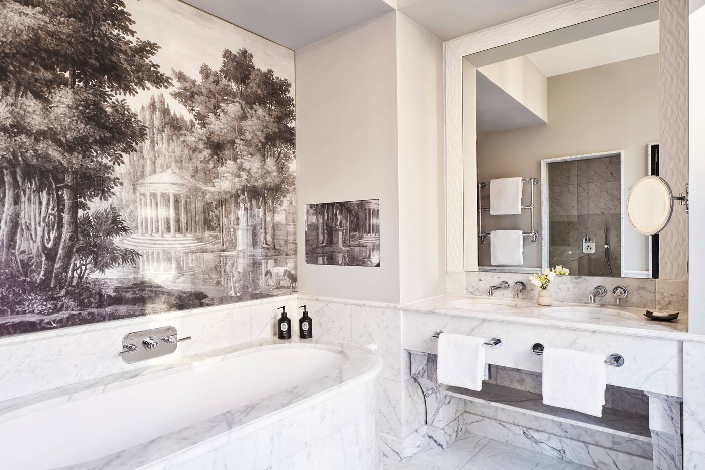 Hotel-Barriere-Le-Fouquets-Paris-Room-50