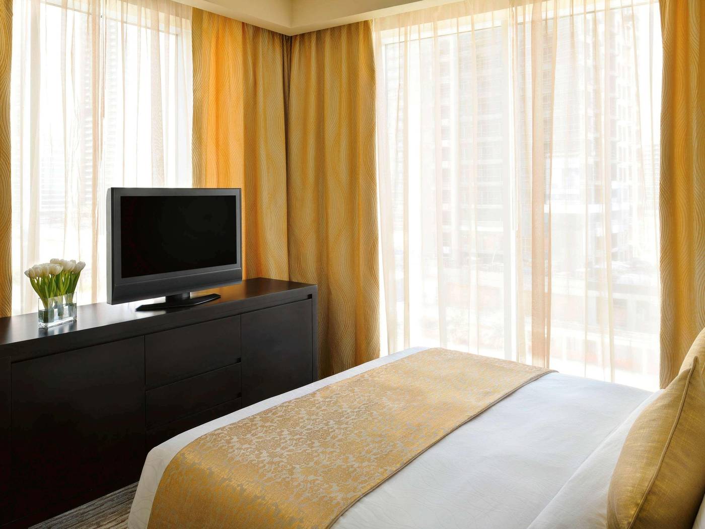 Movenpick-Hotel-Jumeirah-Lakes-Towers-Room-15