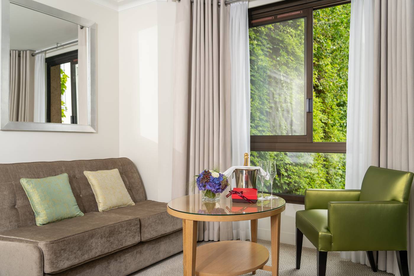 Garden-Elysee-Room-9