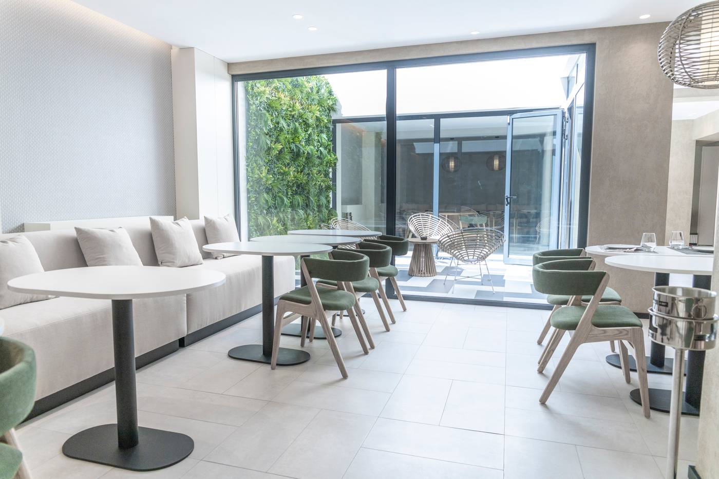 Omid-Saldanha-Hotel-Restaurant-3