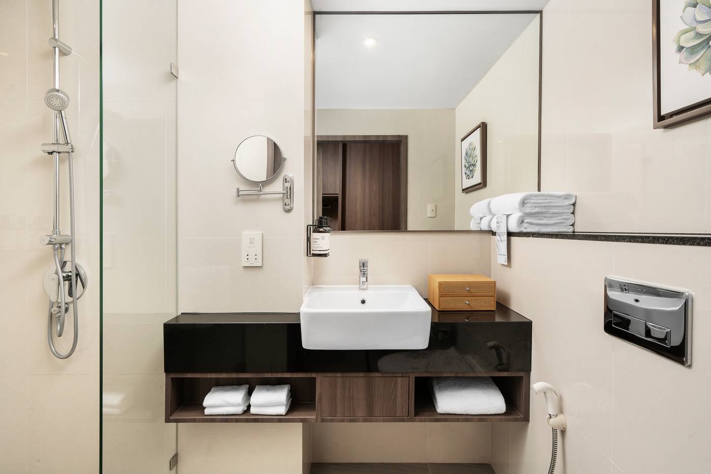 Novotel-Living-Bangkok-Sukhumvit-Legacy-Room-35