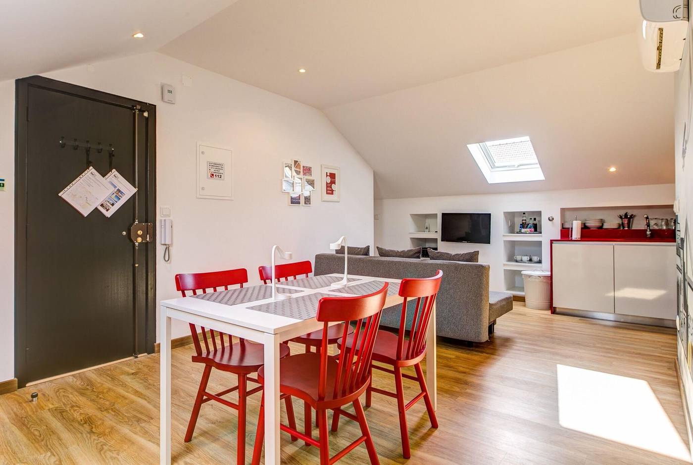 Home-Out-Rooms---Apartments-Room-106