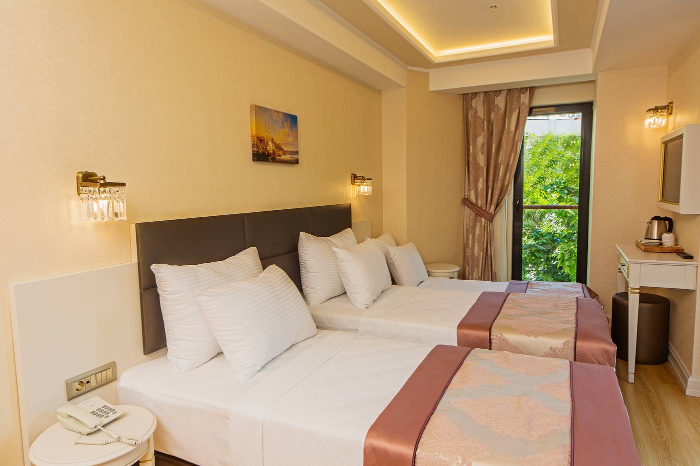 Grand-Naki-Hotel-Room-14