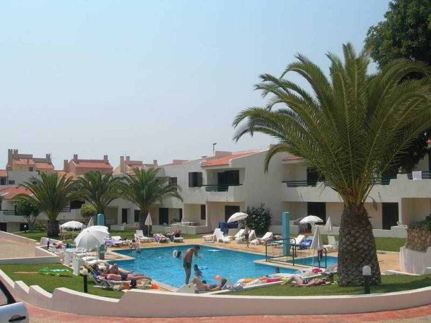 Roca-Belmonte-Apartamentos-Pool-3