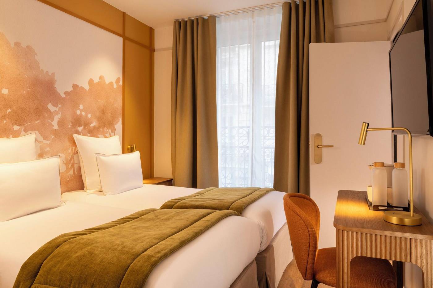 Hotel-Le-Cardinal-Room-13