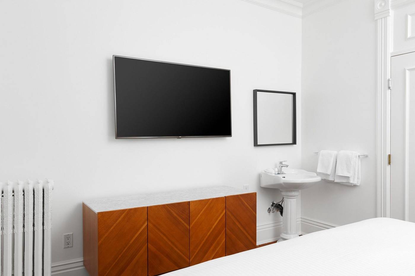 Victorian-Hotel-Vancouver-Room-59