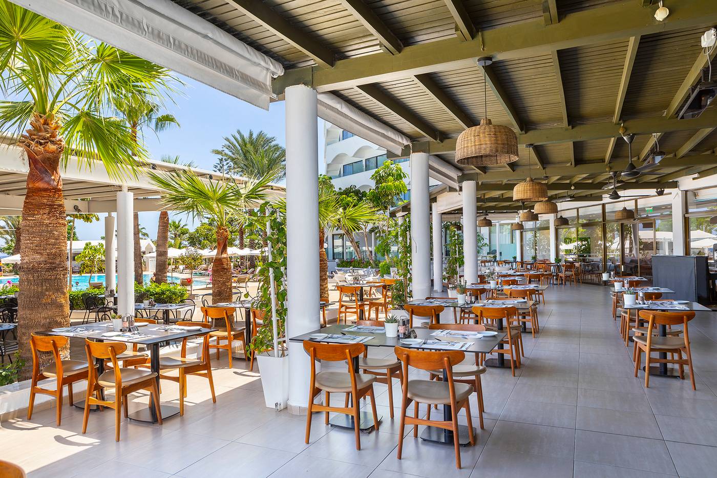 Crystal-Springs-Beach-Hotel-Restaurant-16