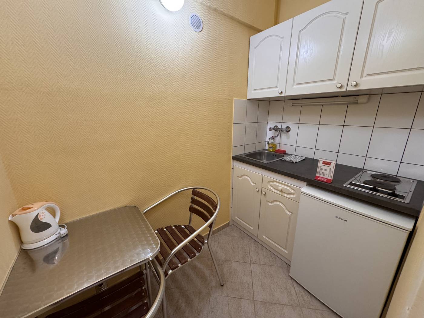 Hotel-Charles-Room-9