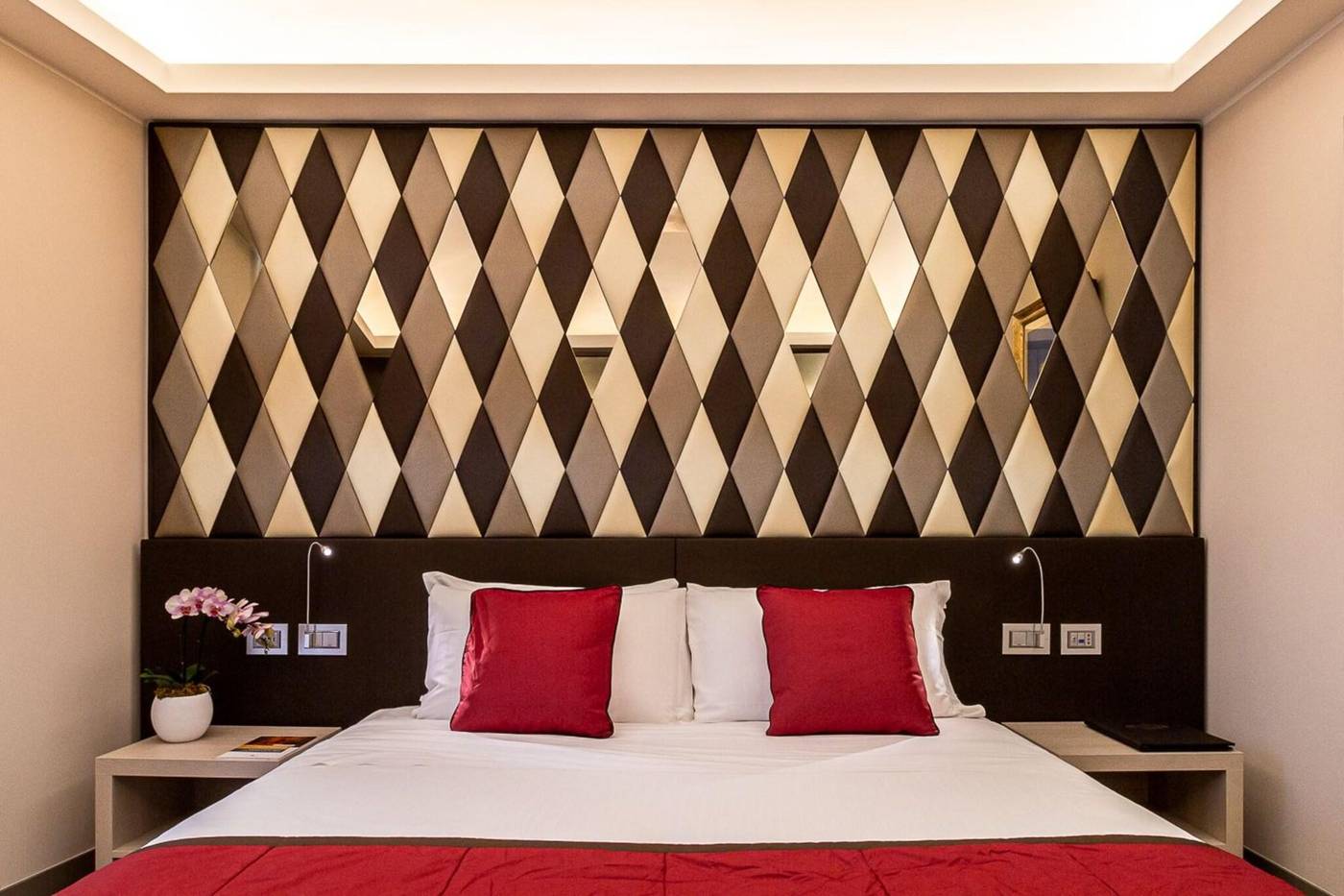 Harry-s-Bar-Trevi-Hotel---Restaurant-Room-35