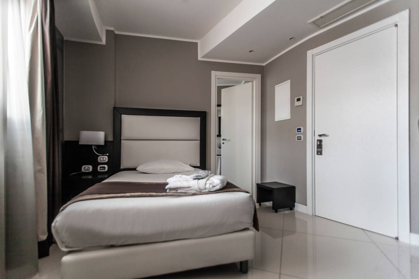 Marconi Hotel-Italy-RENDE-Room-6