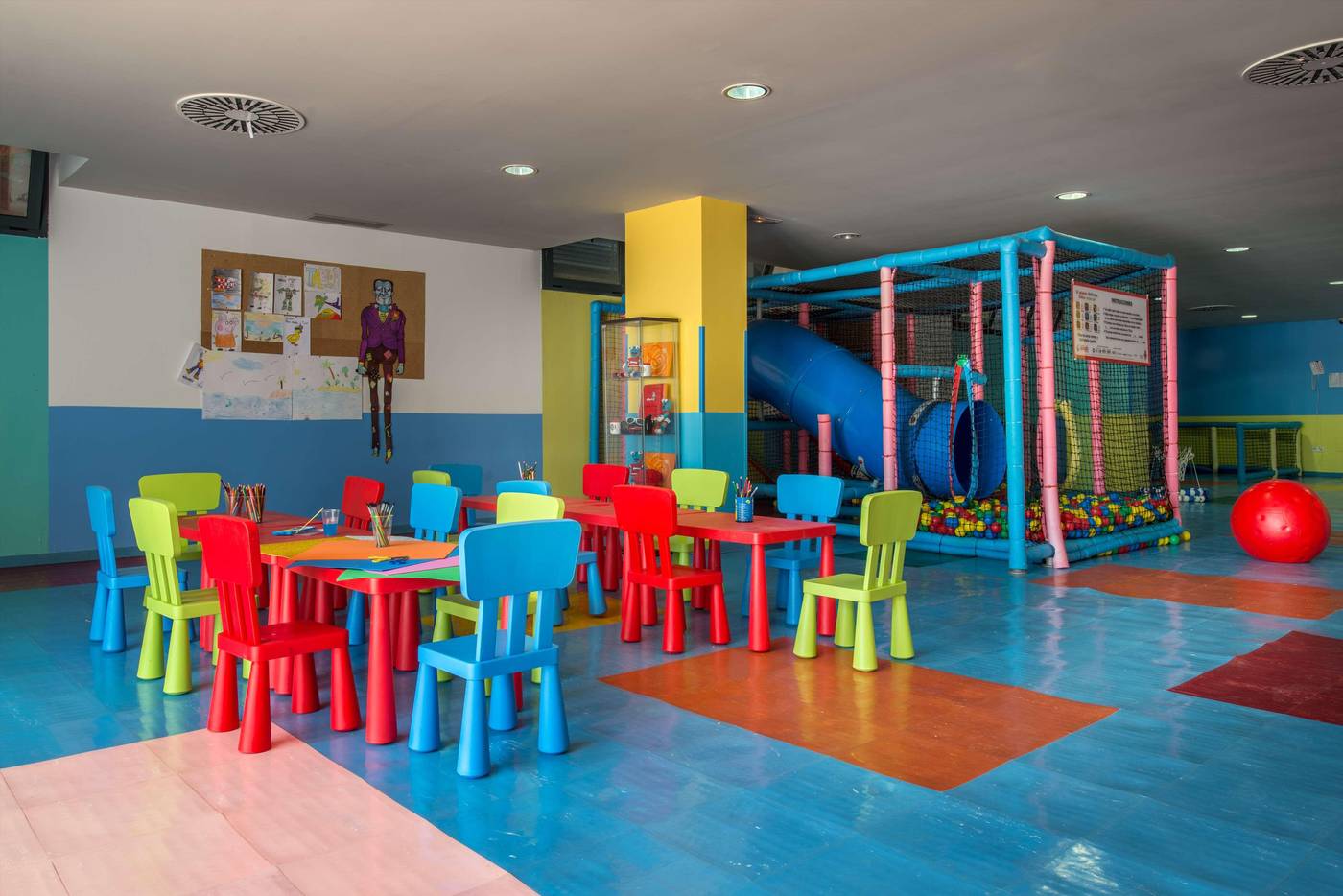 Barcelo-Costa-Ballena-Sports-and-Entertainment-60