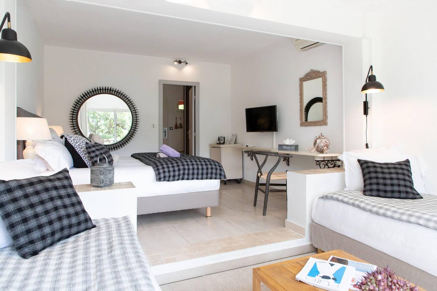 Font-Mourier-Hotel-Room-24