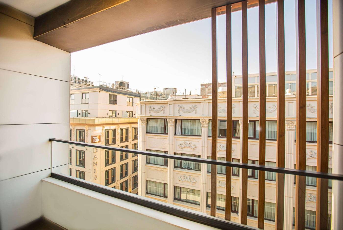 Ramada-Plaza-By-Wyndham-Istanbul-Sultanahmet-Room-2