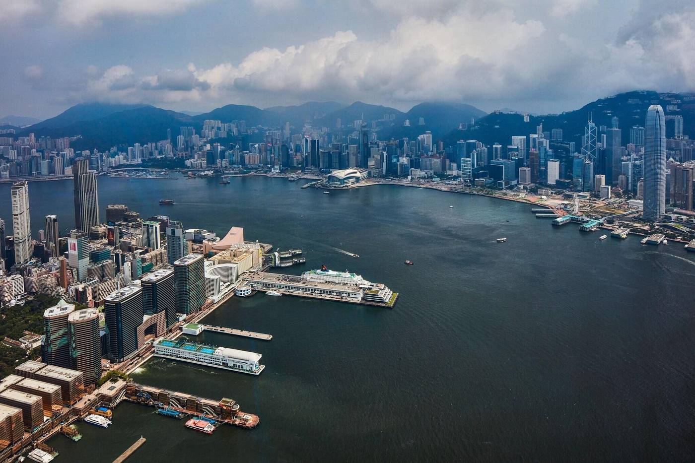 The-Ritz-Carlton--Hong-Kong-Room-27