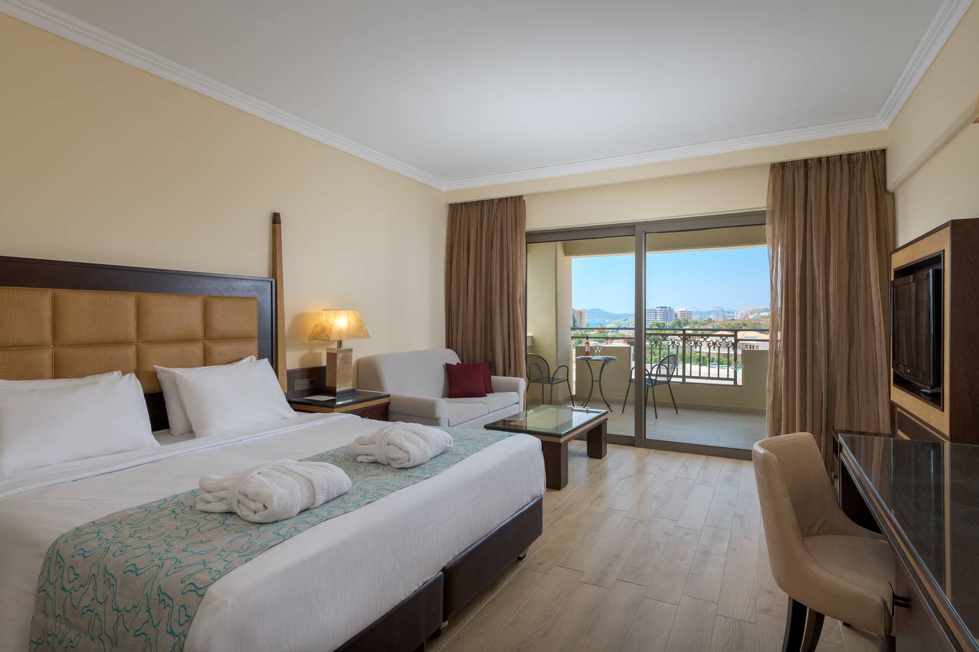 La-Marquise-Luxury-Resort-Complex-Room-27