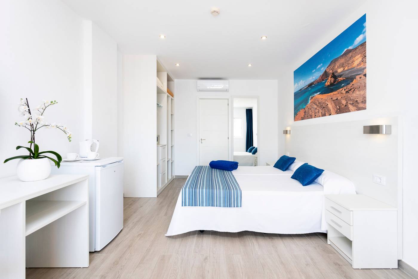 Globales-Costa-Tropical-Room-15