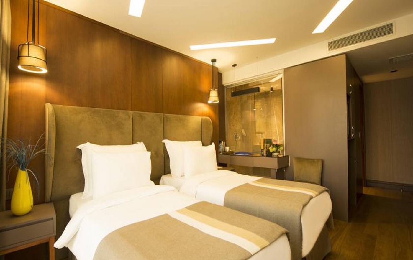 Blueway-Historical-Hotel-Room-7