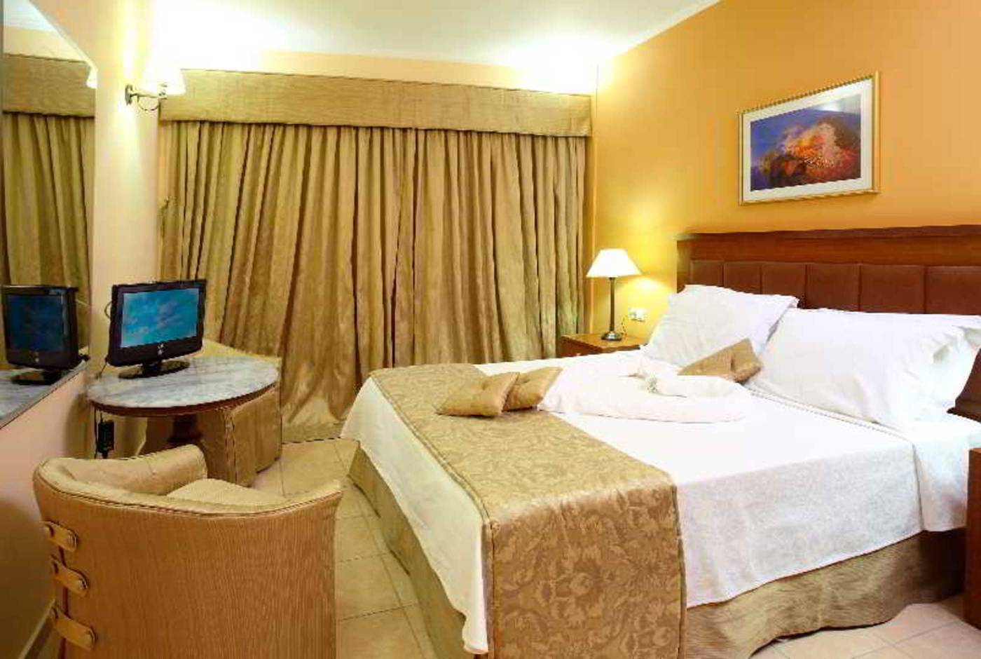 Ariti-Grand-Hotel-Room-41