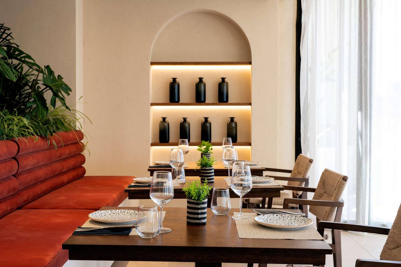 Isla-Brown-Chania--Curio-Collection-by-Hilton-Restaurant-48