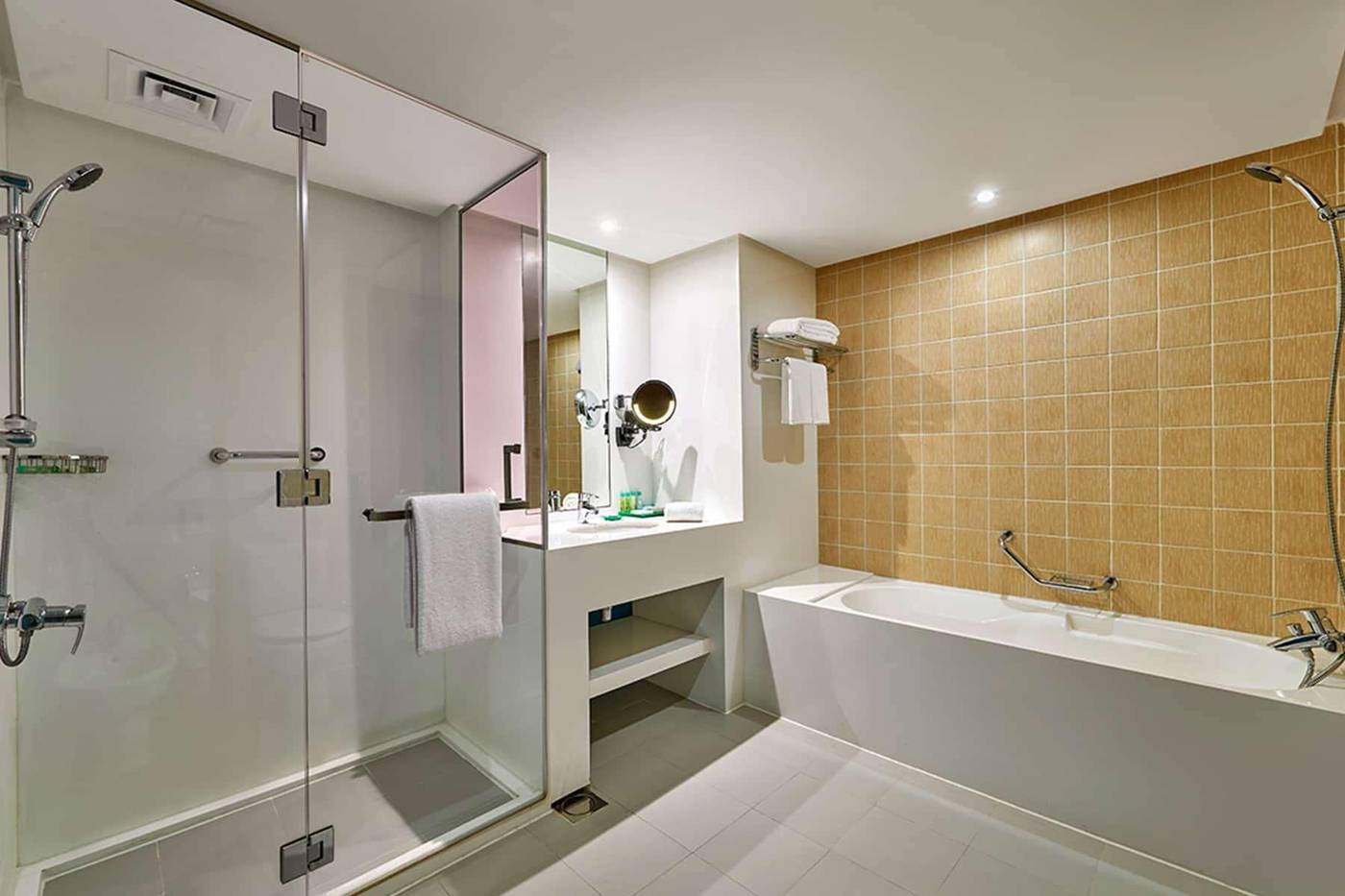 Ramada-Hotel---Suites-by-Wyndham-Dubai-JBR-Room-14