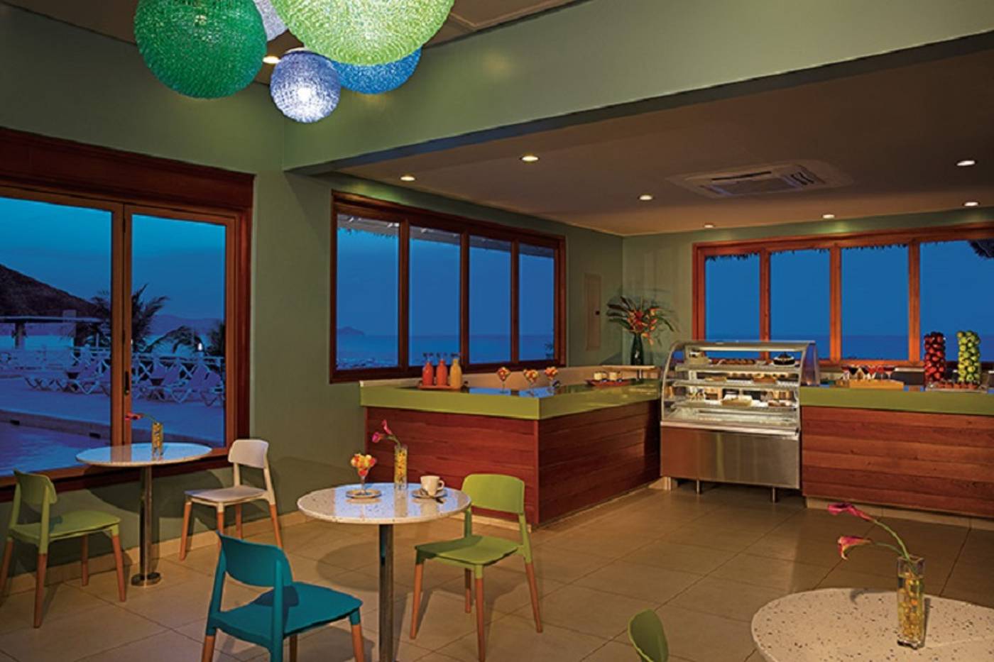 Sunscape-Cove-Montego-Bay-Resort-and-Spa-Restaurant-44