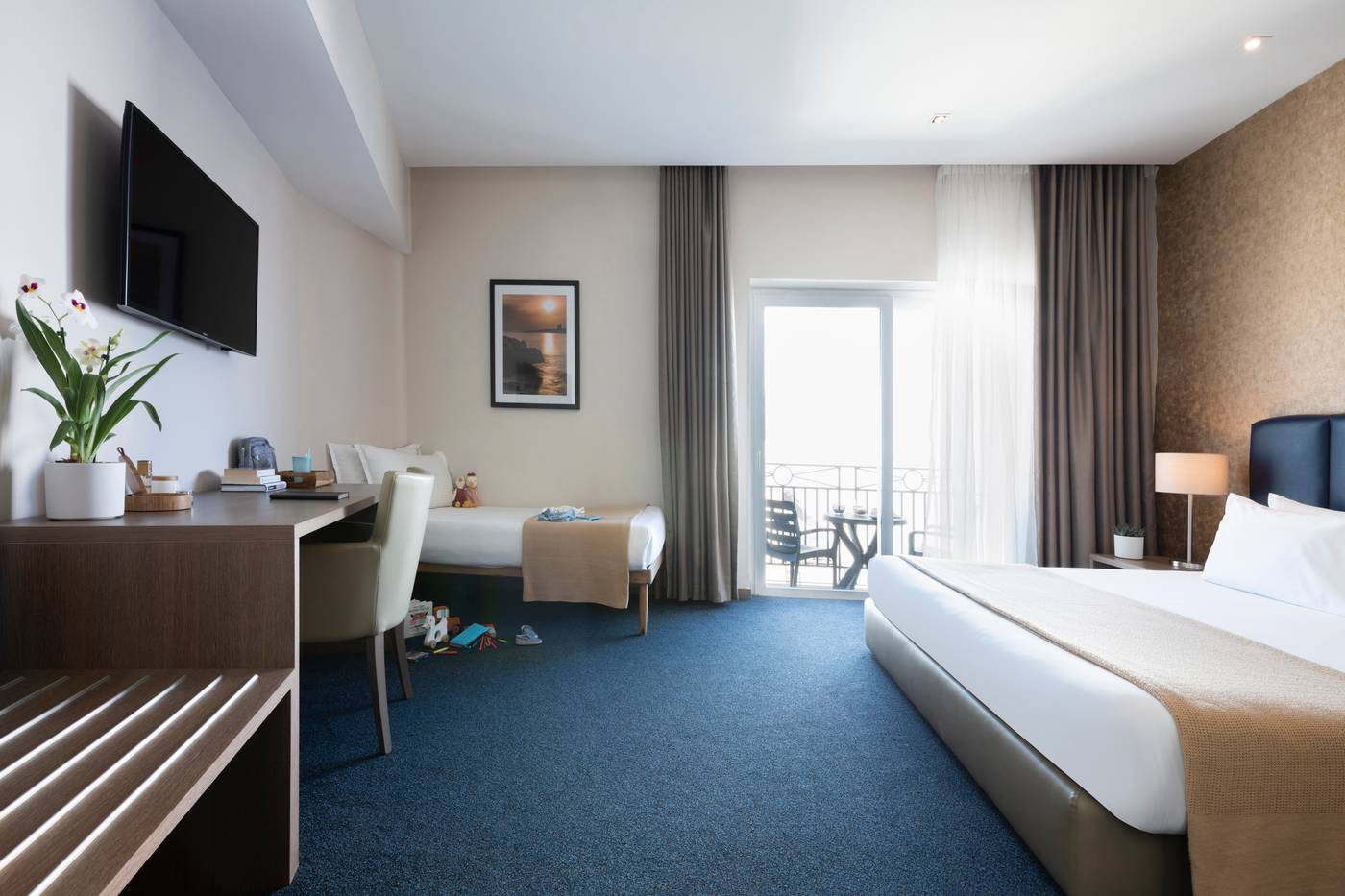 Waterfront-Hotel-Room-3