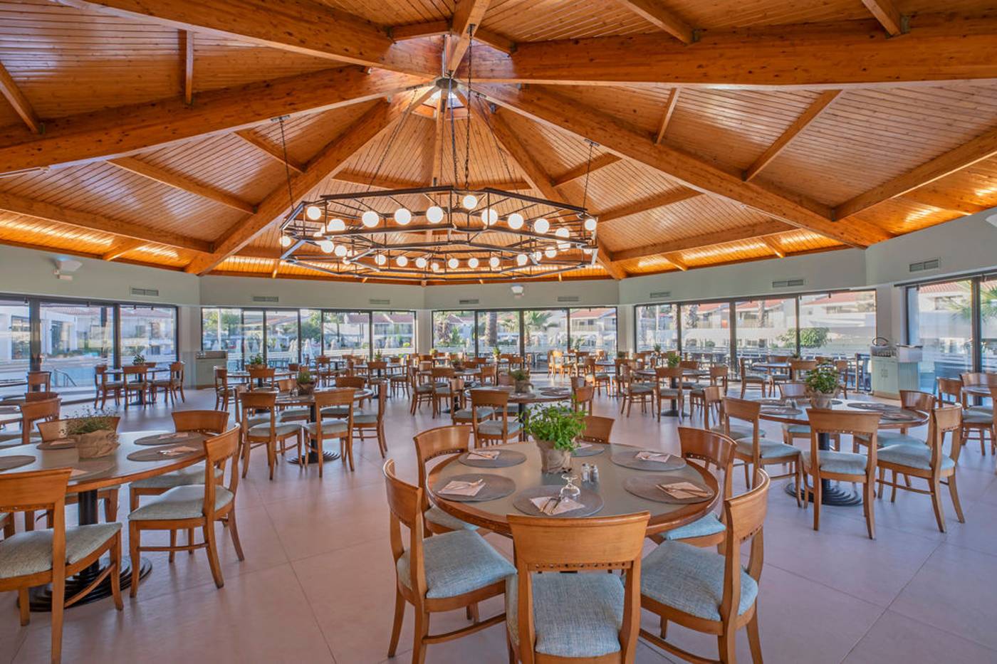 Golden-Coast-Hotel-and-Bungalows-Restaurant-37