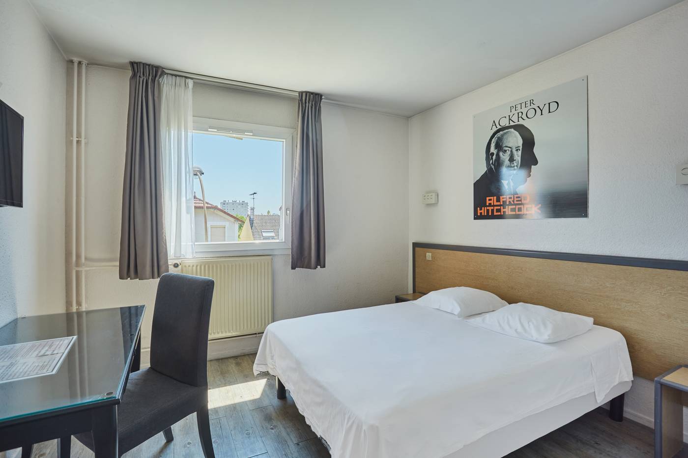 Hotel-Cinepole-Room-6
