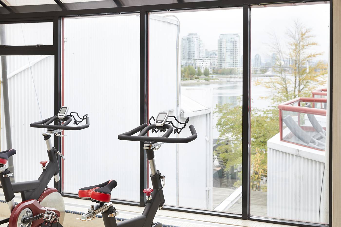 Granville-Island-Hotel-Sports-and-Entertainment-41