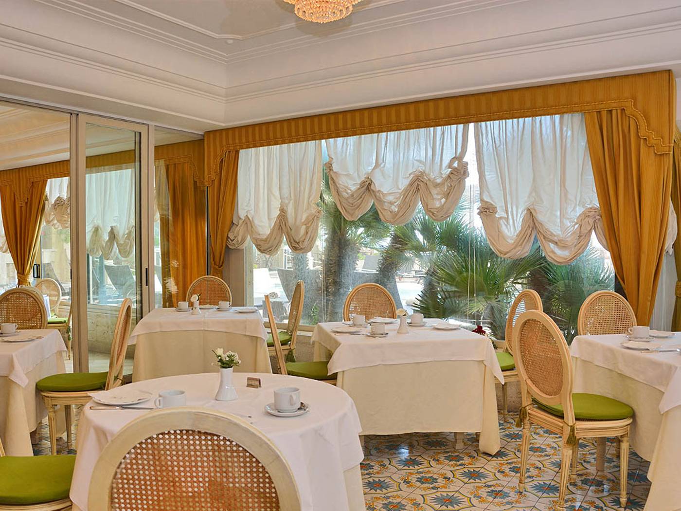 Hellenia-Yachting-Restaurant-29