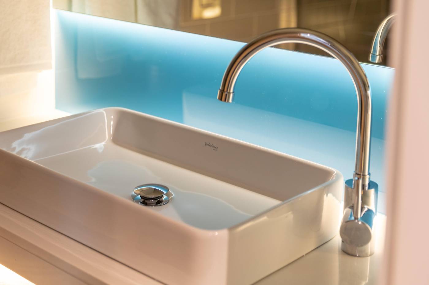 Holiday-Inn-Express-Lisbon---Plaza-Saldanha-Room-30