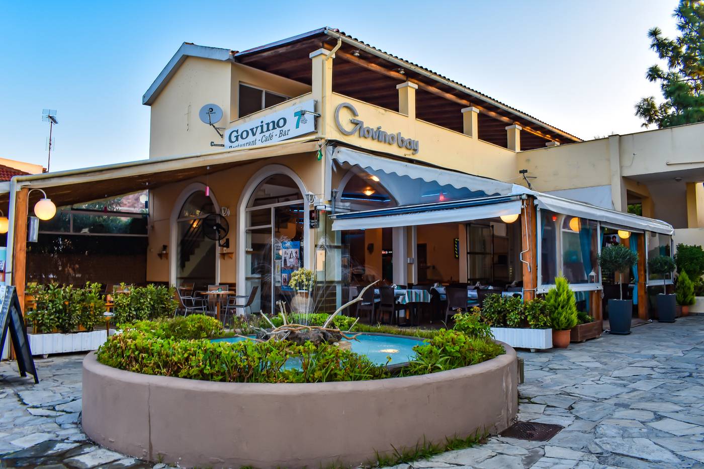 Govino-Bay-Apartments-Restaurant-20
