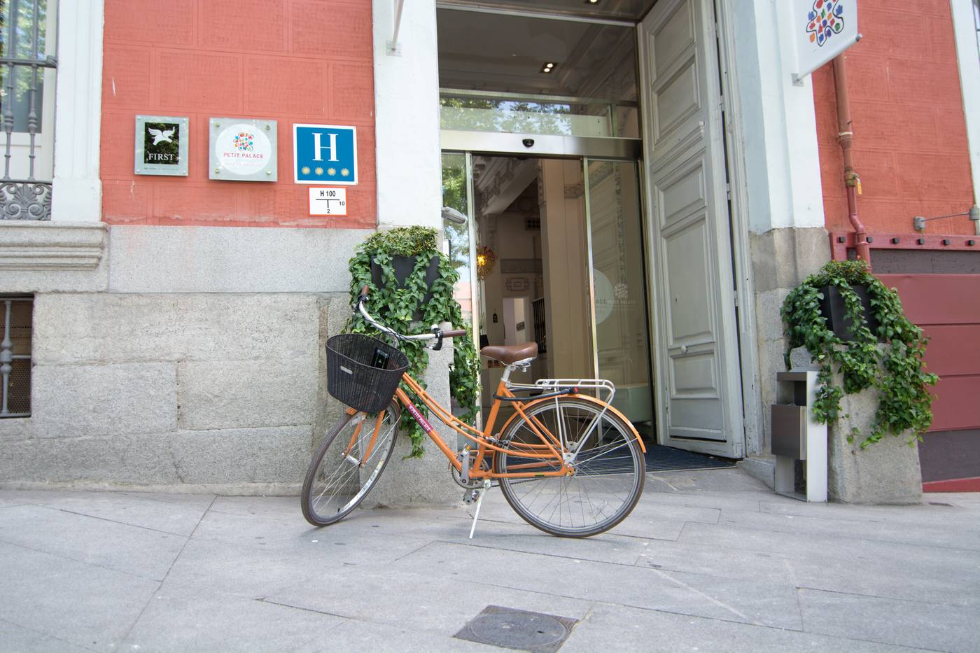 Petit-Palace-Santa-Barbara-Sports-and-Entertainment-1