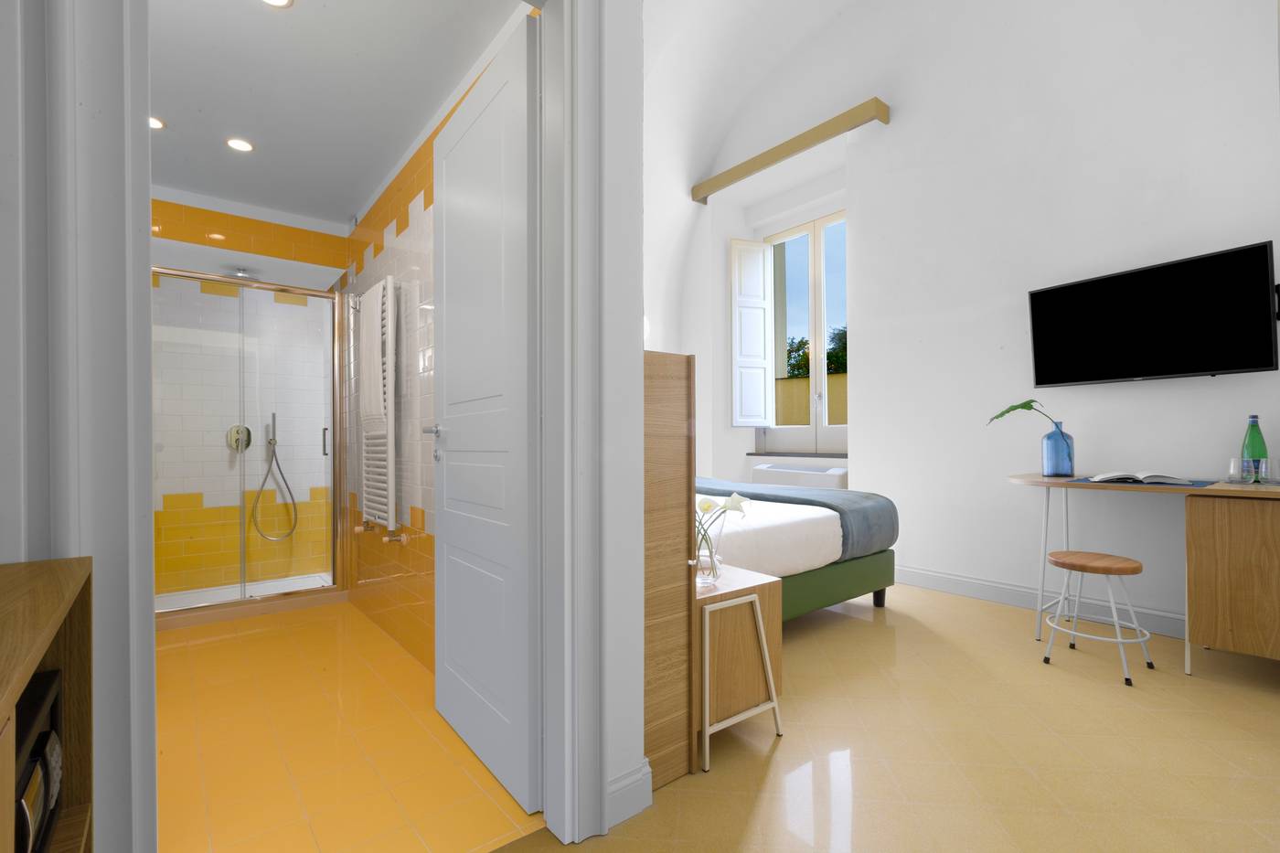 Unconventional-Sorrento-Coast-Room-18