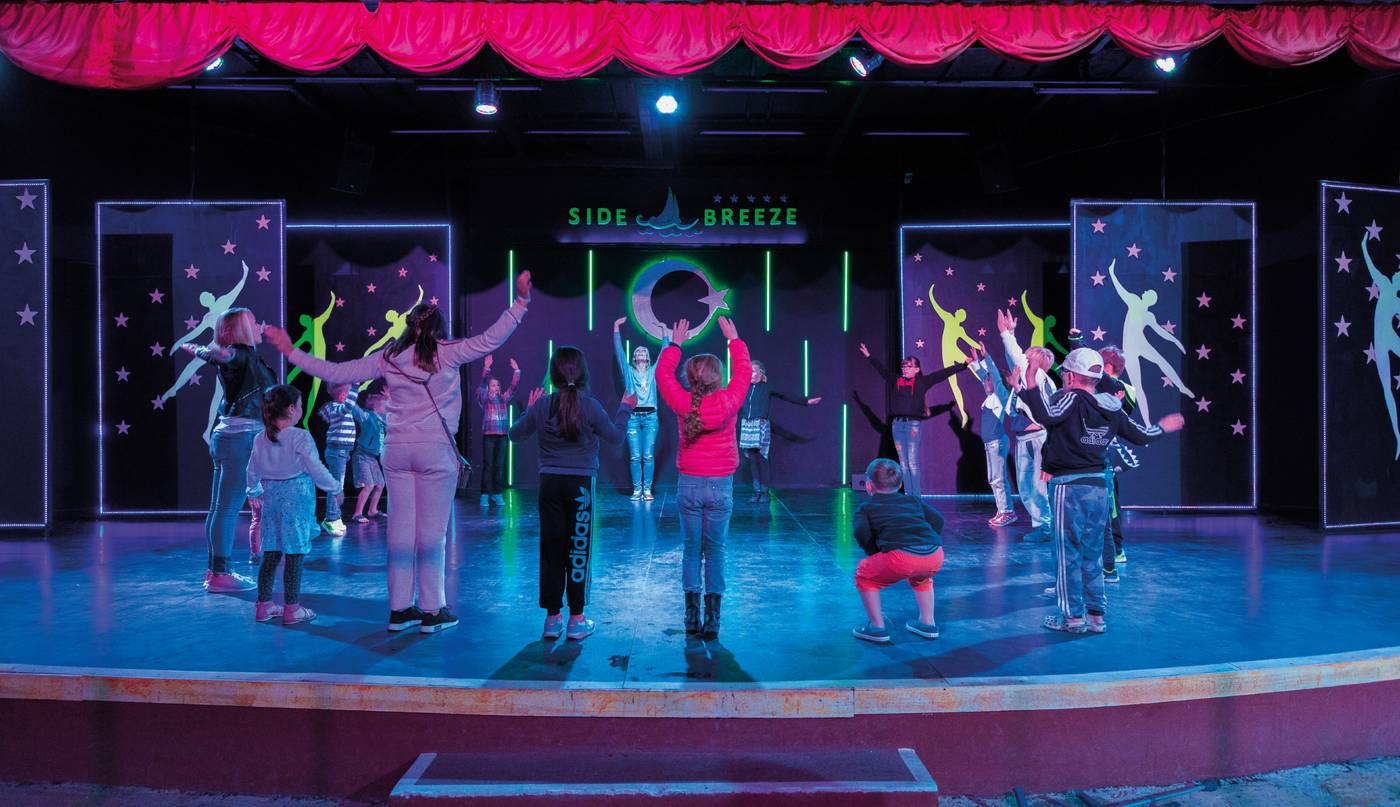 Side-Breeze-Hotel-Sports-and-Entertainment-33