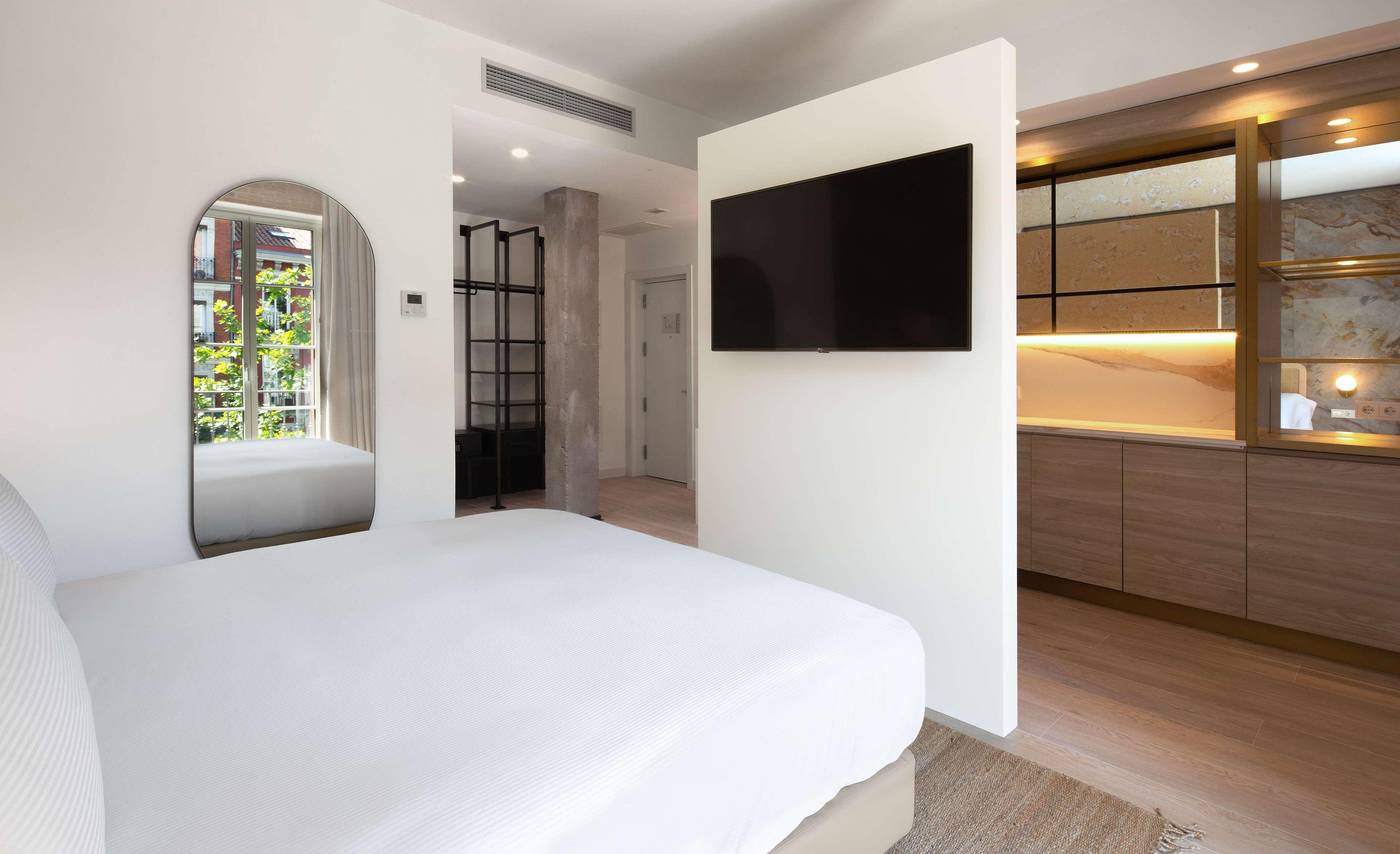 Atocha-Hotel-Madrid--Tapestry-Collection-by-Hilton-Room-31